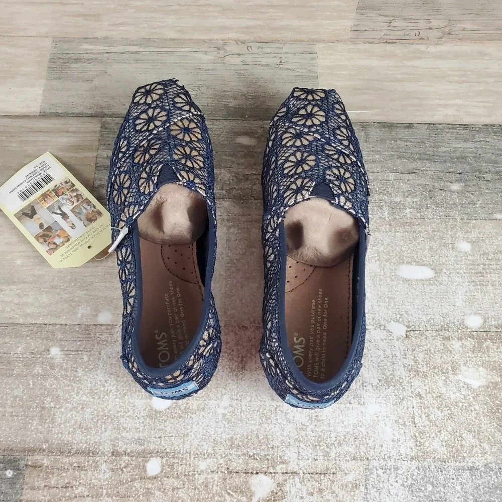 Toms Classics Slip On Flats Sz 5.5‎ Casual Shoes Gold Navy Crochet Glitter